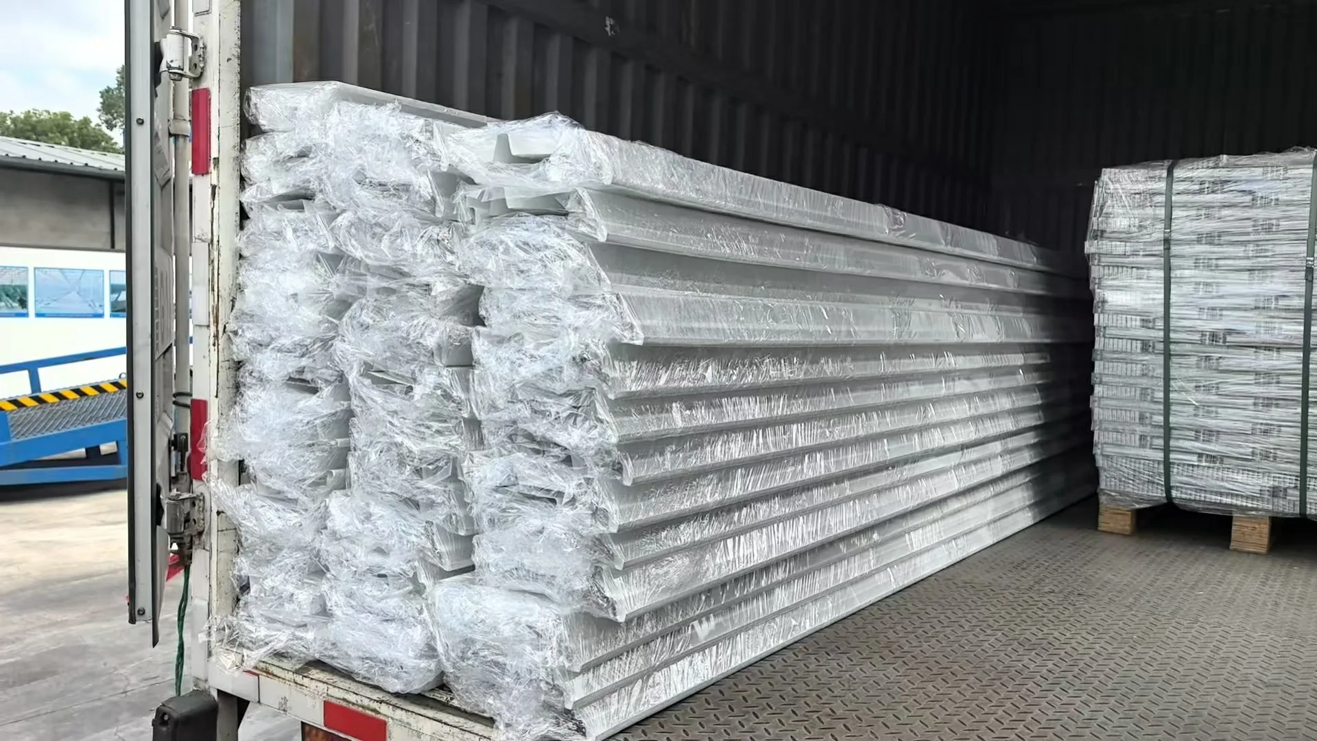 Buried vs Non-Buried Greenhouse Support Brackets - greenhouse product or project by Chanscen